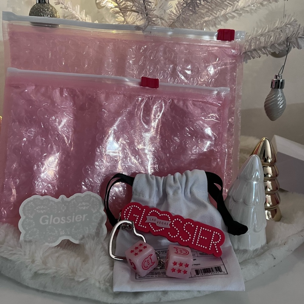 Glossierr Las Vegas Keychain - Picture 2 of 4